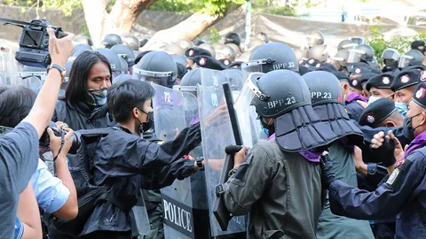 เผชิญหน้า 