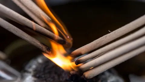 รู้จัก "พิธีตัดกรรม" แบบโบราณ หลวงพ่อเลิศ เกจิดังบางคนที