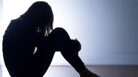 ตำรวจพังประตูช่วย แม่โรคซึมเศร้า ขังตัวเองกับลูก