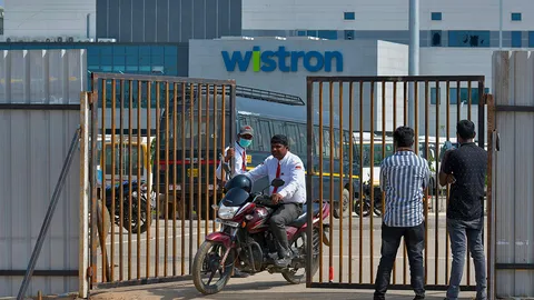 จลาจลโรงงานไอโฟนอินเดีย คนงานโมโหไม่ได้ค่าแรง ตร.จับร่วม 100 คน