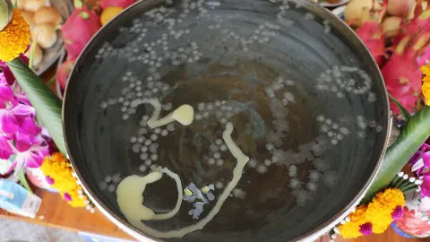 คอหวยจัดแก้บนชุดใหญ่ ขอเลขเด็ด "กุมารเทพ 5 องค์" หวังรวยอีกงวด