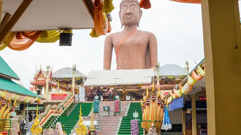 หนุ่มมาแก้บน "หลวงพ่อสมหวัง" หลังขายที่ดิน ดีใจได้ "เลขเด็ด" ลุ้นรวย