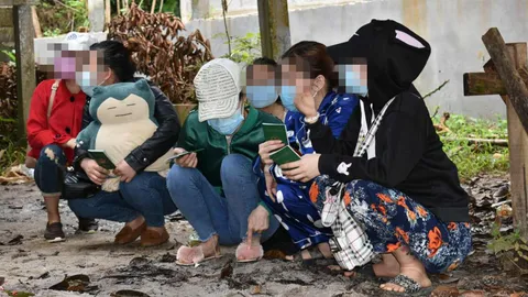 จับ 13 หนุ่มสาวเวียดนาม หนีจากมาเลย์ผ่านไทย เสี่ยงแพร่โควิดฯ  
