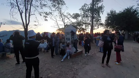 "ภูเรือ-ภูทอก" ต่ำ 10 องศาฯ นทท.แห่ขึ้นสัมผัสความหนาว ชมอาทิตย์ยามเช้า (คลิป)