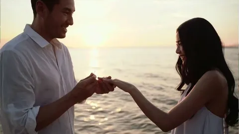 เจสัน ยัง เตรียมวิวาห์ปีหน้า หลังขอแฟนสาวแต่งงานริมทะเล (คลิป)