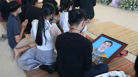 น้ำตาท่วม เผาศพ "ครูเต้ย" ศิลปินภูไทจัดคอนเสิร์ตสานฝัน สร้างบ้านให้แม่ 