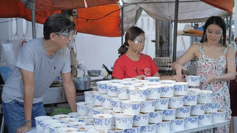 ยูทูบเบอร์สายฮา "หยาดพิรุณ" อิ่มใจ ลงมือทำข้าวกล่องแจกคนเร่ร่อน