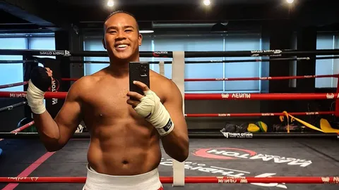 ก่อนขึ้นชก "10Fight10" "รัศมีแข" ได้กำลังใจล้น จาก "ลิซ่า แบล็คพิ้งค์" งานนี้มันส์แน่