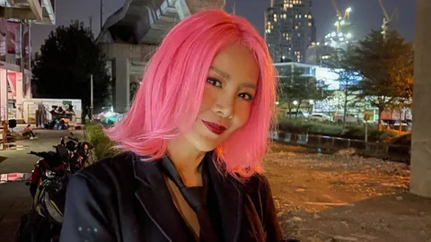 ต่าย เพ็ญพักตร์ เปลี่ยนลุคใหม่ผมสีชมพู แซ่บสมฉายาสาวสองพันปี