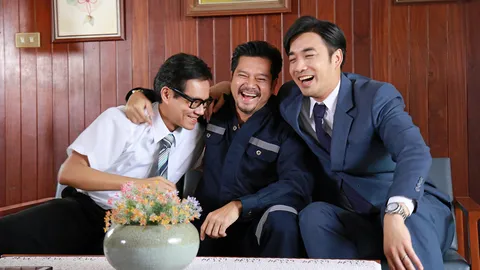 รวมตัว 3 ไอดอล 90 "เต๋า-โมทย์-เจมส์" สนุกส่งท้ายปี "อวสานมนุษย์เงินเดือน"