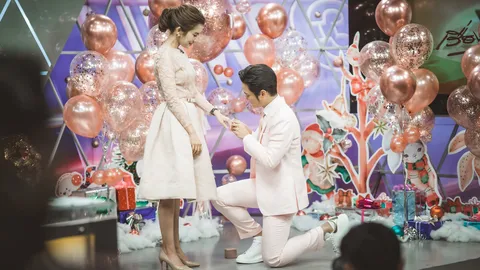 โต๋เซอร์ไพรส์หน้าจอทีวี ขอแต่งไบรท์ กลางรายการข่าว ลั่นวิวาห์ปีหน้า (คลิป)