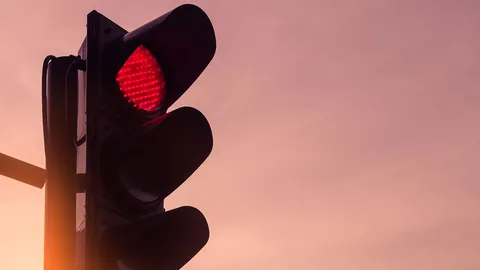 รถเก๋งฝ่าไฟแดง มอเตอร์ไซค์ตั้งใจขับพุ่งชน ใครผิด