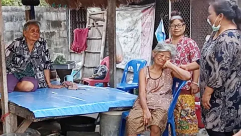 คุณยายสองพี่น้อง ลงขันซื้อลอตเตอรี่ ถูกรางวัลที่ 1 แบ่งครึ่ง 3 ล้าน 