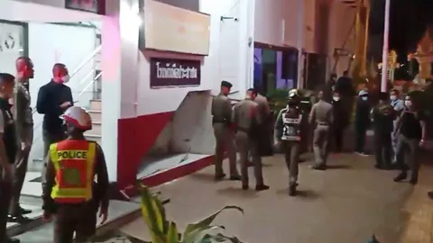 ตำรวจปืนดุ รัวยิงหนุ่มองค์การเภสัชฉลองปีใหม่ ตายคาบันไดหน้า สน.ดุสิต 