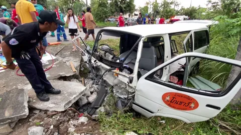 รถตู้ร้านโลงศพชนทางเข้าบ้านโบราณเจ็บ 5 ชาวบ้านลืออาถรรพณ์ ควนนายเกี้ยว