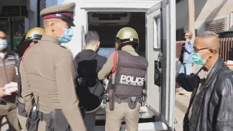 คุมหนุ่ม 22 ปีฆ่าปาดคอย่า ส่งรพ.ตรวจป่วยทางจิต ก่อนส่งรักษาจิตเวชที่เลย