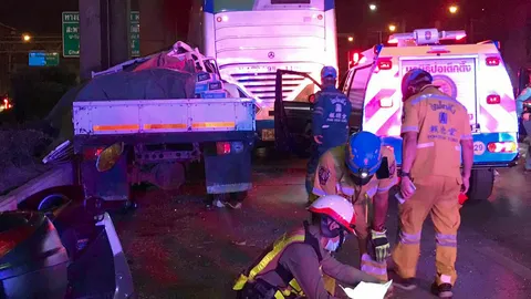 ชนสนั่น 4 คันรวดแต่เช้ามืด วิภาวดีขาเข้าก่อนแยกหลักสี่ จนท.ย้ายออกแล้ว