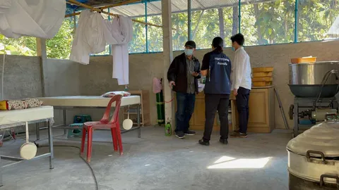 บุกตรวจคลินิกกลางป่าที่แม่ริม พบแจกน้ำมันกัญชา อ้างรักษาฟรีช่วยผู้ป่วย  