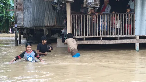 แม่น้ำปัตตานีล้นตลิ่งไหลเข้า ต.ท่าสาป ชาวบ้านยะลาเดือดร้อนน้ำท่วมสูง