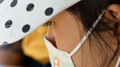 สาวท้องฮึด แจ้งจับตร. ค้นบ้านยามวิกาล เอาเงินค่าฝากครรภ์ไปเกือบหมื่น