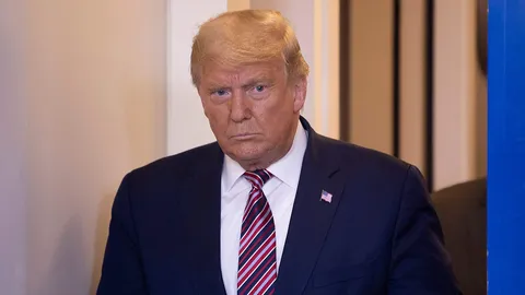 สมาชิกคองเกรสตบเท้าเรียกร้อง ถอดถอนทรัมป์ หลังจุดไฟประท้วงจนม็อบบุกสภา