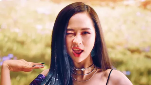 “แฮนน่า” ปลื้มซิงเกิลแรก “Oohlala!” วง 4EVE กระแสตอบรับดีต่อเนื่อง (คลิป)