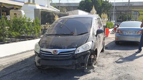 ตร.ดอนเมืองสกัดจับหนุ่มเมายาบ้าซิ่งเก๋งหนีจนยางแตกหมด คุมตัวไปฝากขัง