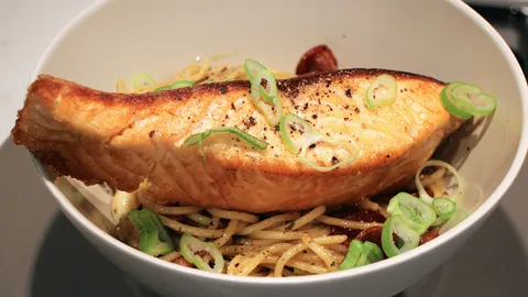 สูตรเด็ด Chorizo Spaghetti and Salmon Pan-Fried by ศิวัตม์ อิศรางกูร ณ อยุธยา