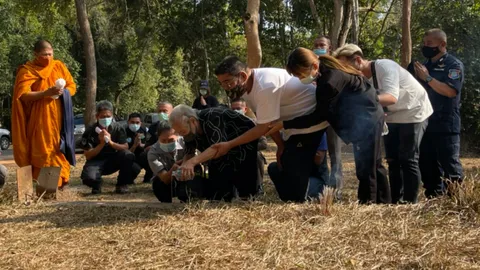 ญาติเชิญวิญญาณ คุณตาวัย 80 กลับบ้าน หลังพลายดื้อ เหยียบตายบนเขาใหญ่ 