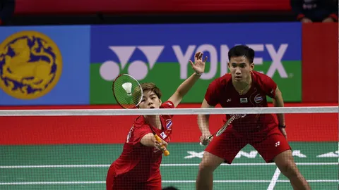 "บาส-ปอป้อ" พลิกแซงชนะ "แช ยูจุง-โซว ซองแจ" 2-1 ลิ่วชิงขนไก่ "โยเน็กซ์ฯ"