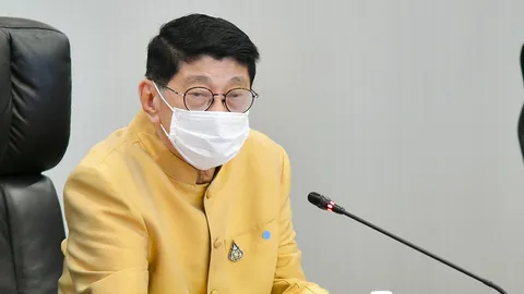 “วิษณุ” โยน “อนุทิน-พุทธิพงษ์” แจงทีมพัฒนาแอปฯ “หมอชนะ” ถอนตัว