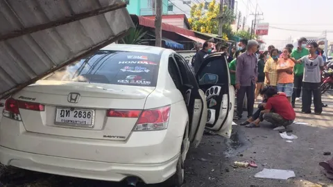 เก๋งพุ่งเสยร้านไก่ย่างริมทางที่ท่าวุ้ง ตาย 3 เจ็บ 1 คนขับรถเผ่นหนีไปได้