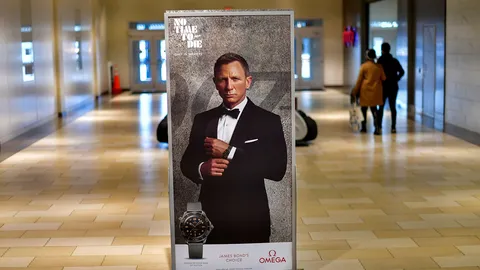 ภาพยนตร์เจมส์บอนด์สู้ไม่ไหว เลื่อนฉายไปเดือน ต.ค.