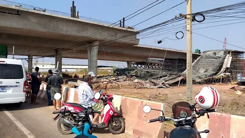 สะพานทางข้ามถนนวงแหวนรอบนอกโคราชถล่มที่บ้านโคกสูง คนงานเจ็บ 9 ไร้ตาย