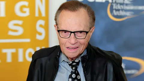 แลร์รี คิง ตำนานพิธีกรทอล์กโชว์อเมริกัน เสียชีวิต หลังติดเชื้อโควิด-19