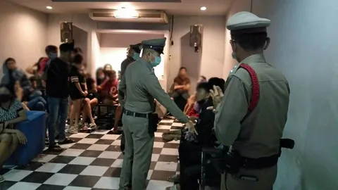 บุกล็อก “39 โจ๋” ปาร์ตี้ยานรก อีกรายจับมา 3 ทำคุกกี้กัญชา ขายทางไลน์