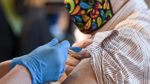 สธ. ตั้งเป้า 14 กุมภาฯ วันวาเลนไทน์ ไทยเริ่มฉีดวัคซีนโควิด-19 ระยะที่ 1