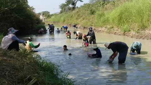 นายอำเภอสั่งหยุดร่อนทอง เล็งสั่งปิดพื้นที่ ชี้ผิดพ.ร.บ.แร่ เสี่ยงโควิด