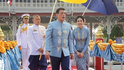 ร.10-เจ้าคุณพระสินีนาฏ ฉลองพระองค์คู่ เสด็จบำเพ็ญพระราชกุศล วันเกิด 26 ม.ค.