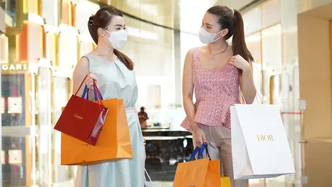 สยามพารากอน และไอคอนสยาม จัดโปรพิเศษเอาใจคนรักแบรนด์เนม ช้อปครบรับกิฟต์การ์ด