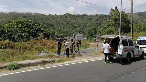 คนร้ายฆ่าโหดสาวนิรนาม นำร่างห่อผ้านวม ทิ้งศพริมป่าข้างทางป่าตอง