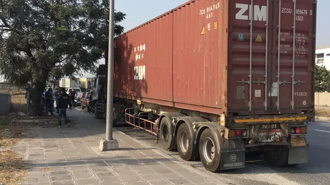 โชเฟอร์รถบรรทุกอาเจียนเป็นเลือด จอดข้างทางแจ้งนายช่าง ก่อนขาดใจตาย