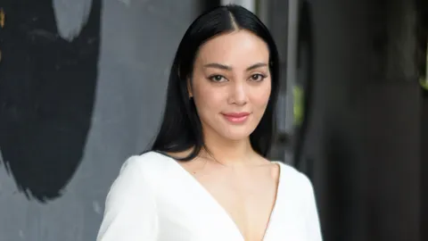 สามีไฟเขียว "มาดามตั๊ก" รับบท "เมียหลวงยืนหนึ่ง" ไม่ทิ้งเรียนการเกษตร (คลิป)