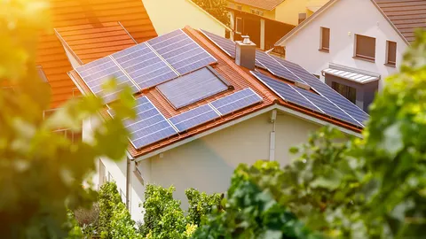 รู้จัก "แผงโซลาร์เซลล์" ก่อนติดหลังคาบ้าน ควรเลือกแบบไหนดี?