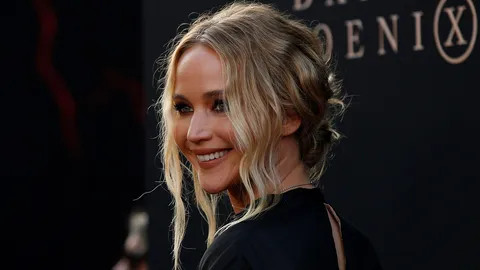 ช็อก เจนนิเฟอร์ ลอว์เรนซ์ เจออุบัติเหตุ กระจกปลิวบาดหน้า ขณะถ่ายหนัง