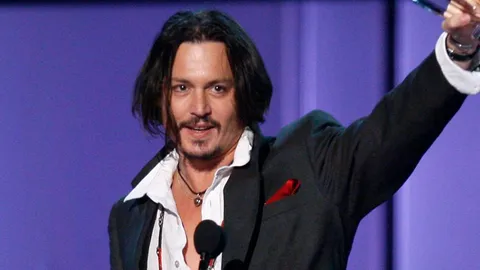 หลังปลด "จอห์นนี่ เดปป์" Fantastic Beast 3 ต้องปิดกล้องด่วน เพราะกองถ่ายติดโควิด 