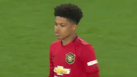 เด็กมันมีแวว “โซลชาร์” ดึงดาวรุ่งอายุ 17 ร่วมซ้อมกับชุดใหญ่ (คลิป)