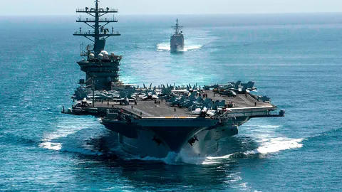 ทะเลจีนใต้ระอุหนัก เรือบรรทุกเครื่องบินสหรัฐฯ 2 ลำ ร่วมซ้อมรบ ขู่จีน