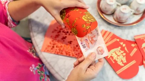 เปิดความหมาย "อั่งเปา" และ "แต๊ะเอีย" พร้อมเรื่องน่ารู้วันตรุษจีน 2569