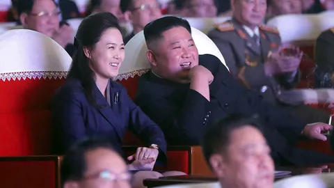 เมีย ‘คิม จอง อึน’ ปรากฏตัวครั้งแรกในรอบ 1 ปี ควงสามีชมคอนเสิร์ต